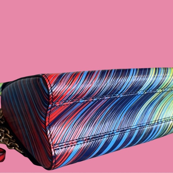 Louis Vuitton Tropical Epi Twist MM - Picture 6 of 11